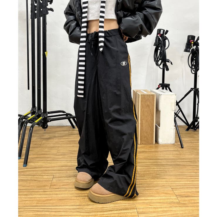 WHO'S WHO gallery】Sロゴナイロントラックパンツ[品番