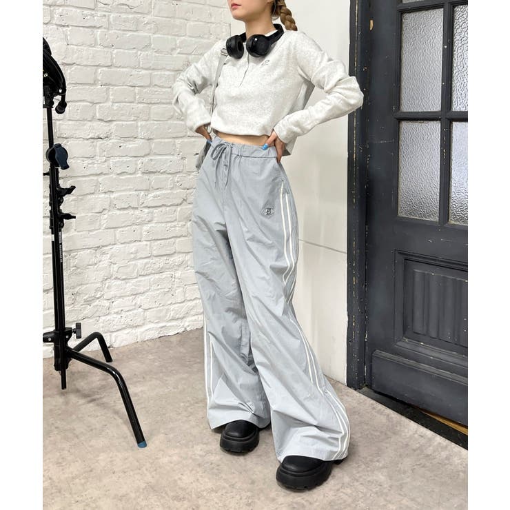 WHO'S WHO gallery Sロゴナイロントラックワイドパンツ WHO'S WHO gallery】Sロゴナイロントラックパンツ[品番