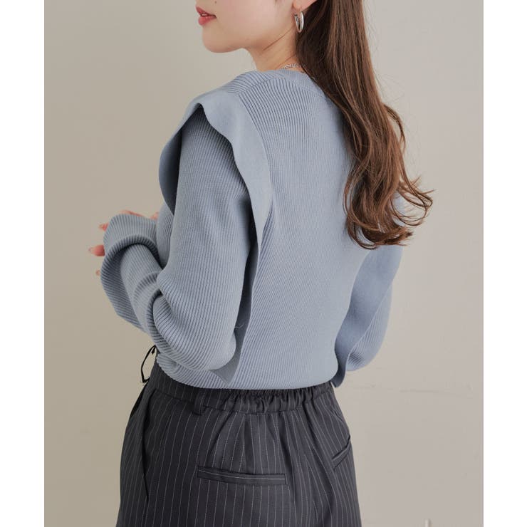 Chico】Nブローチ付ビッグショルダークルーネックニット[品番