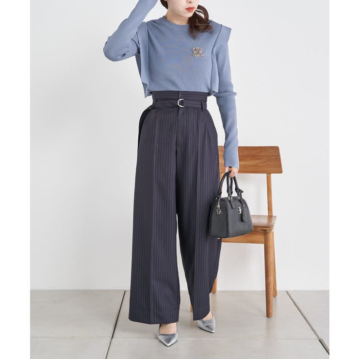 Chico】Nブローチ付ビッグショルダークルーネックニット[品番