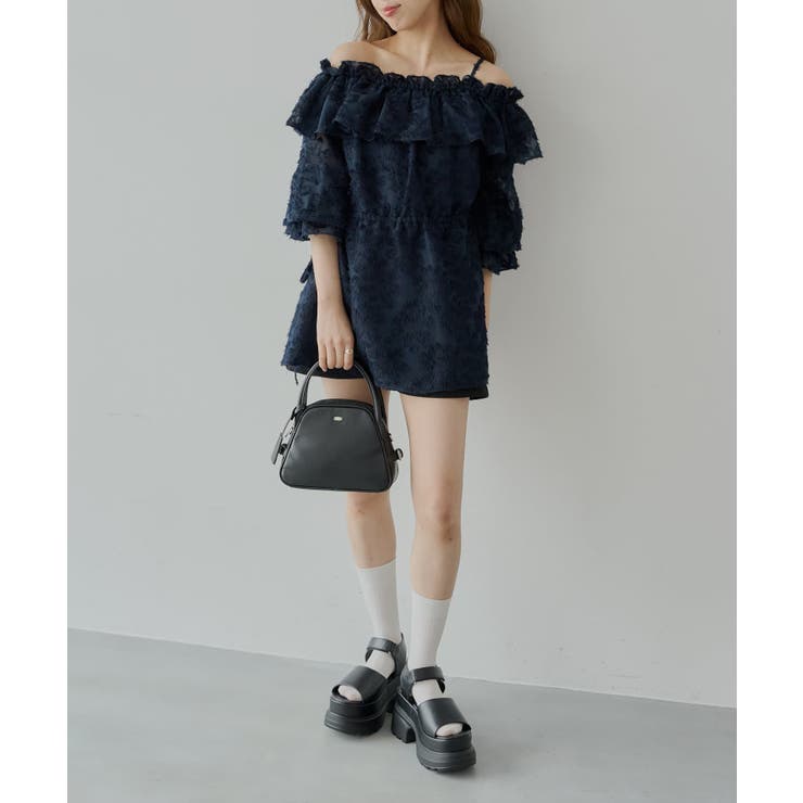 春フリルネックトップス♥ワンポイントデザインで魅力UP Chico】ワンショルトップスフリルチュニックBL[品番