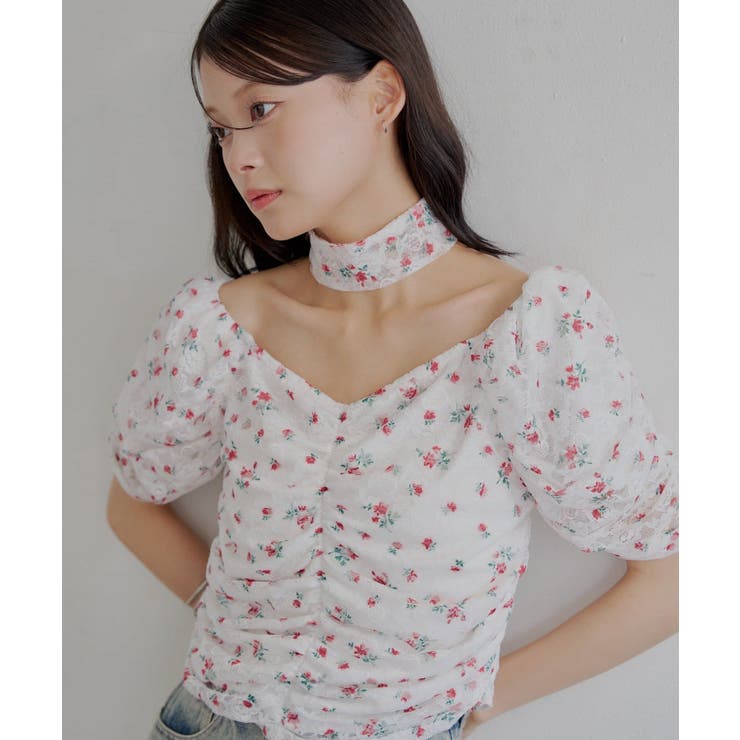 WHT/RED | 【Chico】チョーカー付きフラワープリントギャザートップス | PAL GROUP OUTLET