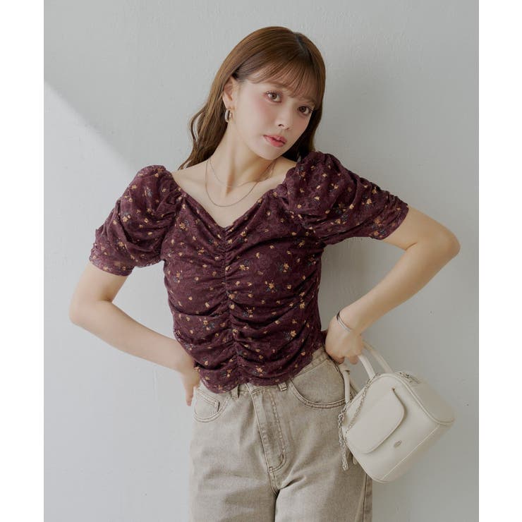 BRN/YEW | 【Chico】チョーカー付きフラワープリントギャザートップス | PAL GROUP OUTLET