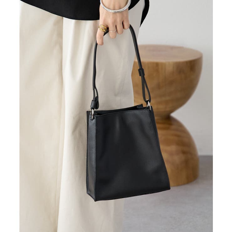 BK | 【RIVE DROITE】スムース牛革スクエアショルダー | PAL GROUP OUTLET