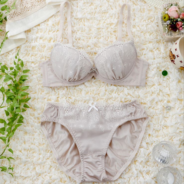 ベージュ | 【EFカップ】ボーラーシフォンフラワー３/４カップブラ＆ショーツ  | palissee