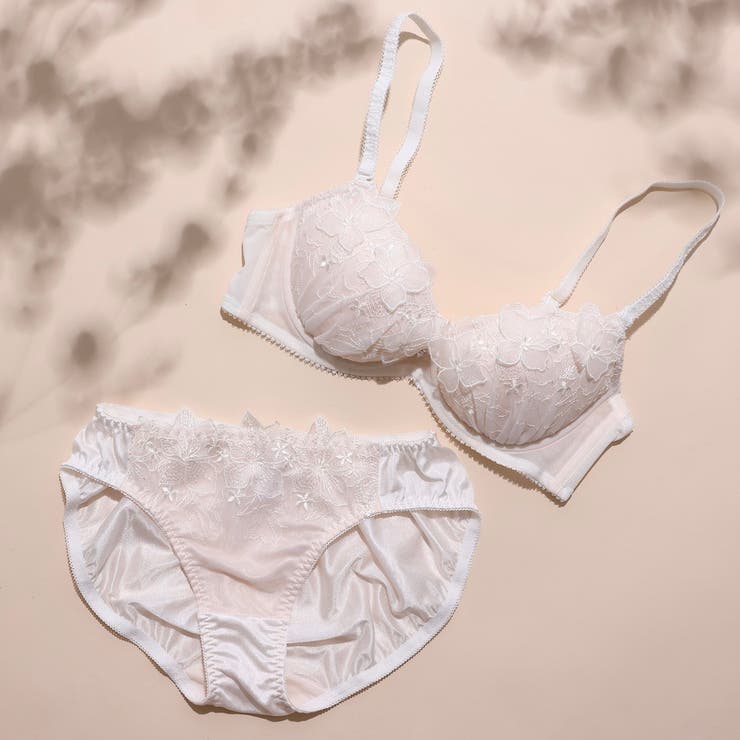 オフホワイト | 【EFカップ】アップリケフルール３/４カップブラ＆ショーツ  | palissee
