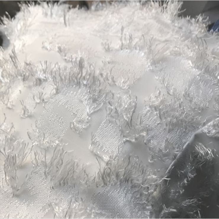 ホワイト白フリンジフェザーストラップロングミモレ丈ワンピース