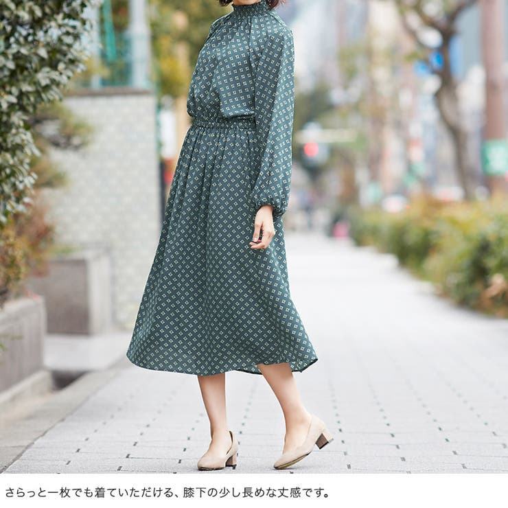 レトロ柄 ブラウジングワンピース総柄 シャーリング ワンピ ウエストゴム 膝下 品番 Prtw Pierrot ピエロ のレディースファッション通販 Shoplist ショップリスト