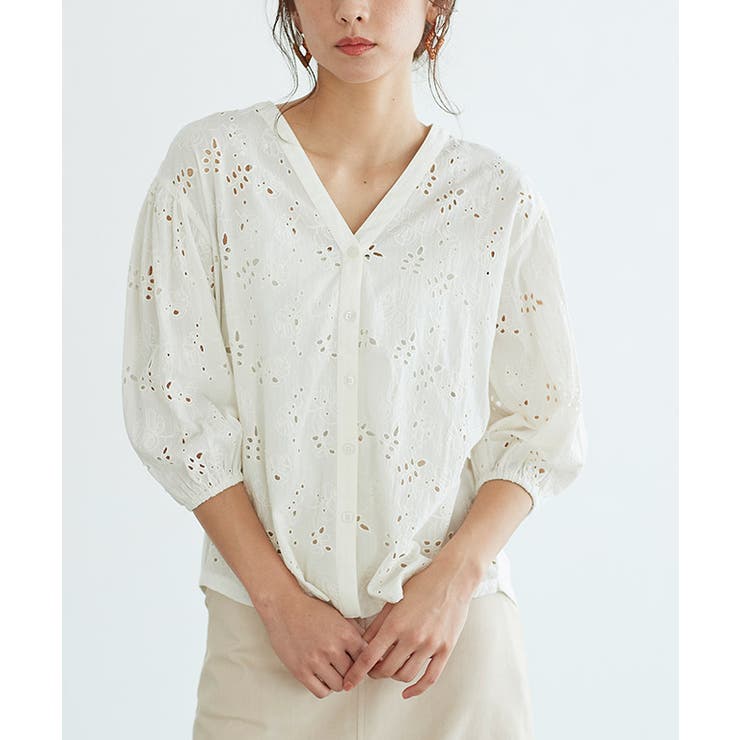 オフホワイト | カット刺繍ノーカラーブラウス ブラウス 綿100 コットン ノーカラー 刺繍 | Pierrot