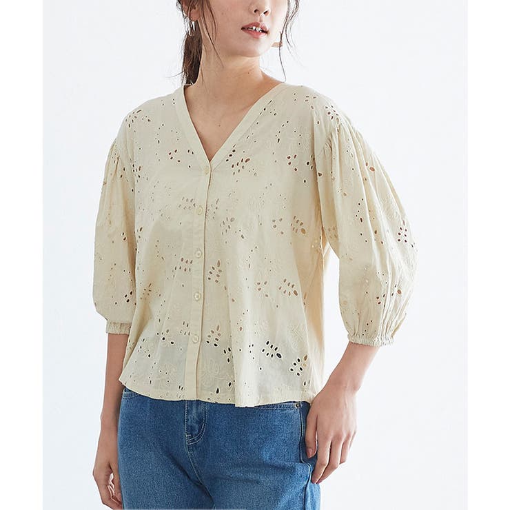 ライトベージュ | カット刺繍ノーカラーブラウス ブラウス 綿100 コットン ノーカラー 刺繍 | Pierrot