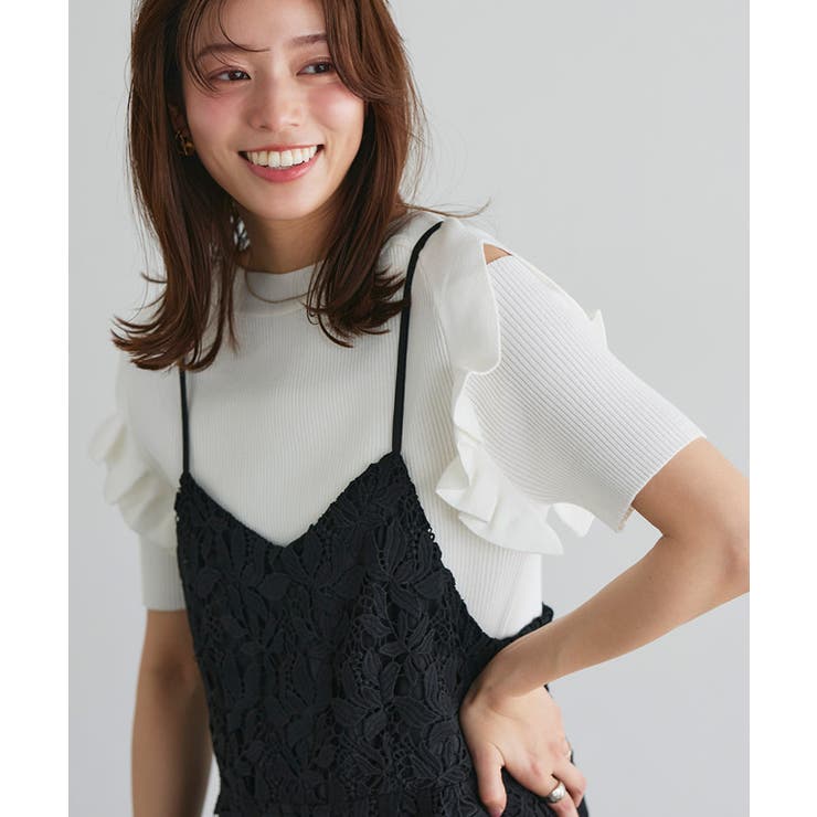 さえら◇ ヒスクローネ◇ 黒ニット◇アイボリーフリルスヌード