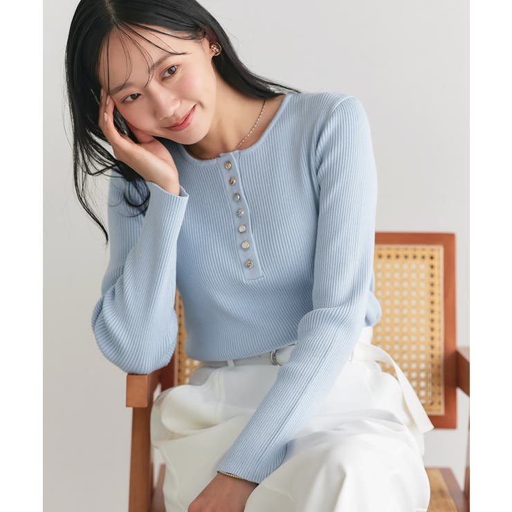 ライトブルー | 多機能ゴールドボタンヘンリーネックニット 抗菌 UVカット | Pierrot