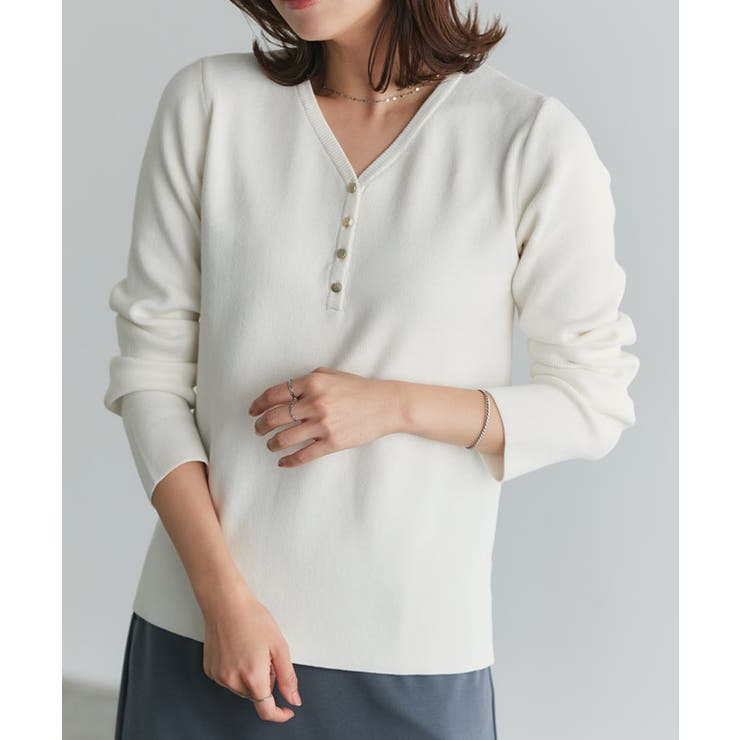 オフホワイト | 多機能ヘンリーVネックニットプルオーバー ニット Vネック | Pierrot