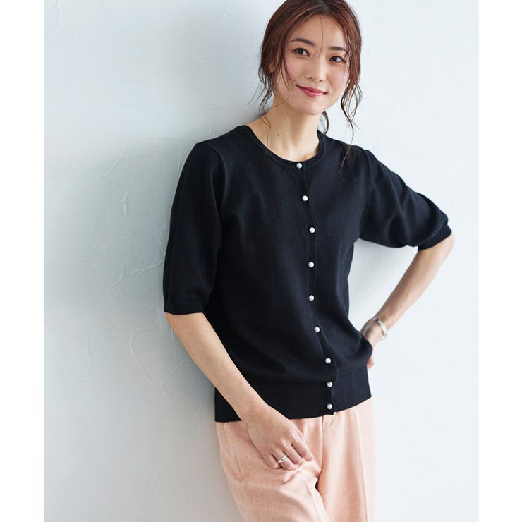 贅沢なカシミヤ100％の丸首カーディガン　ラベンダー系　パールボタン 【着丈：約50cm】 908500-1b.jpg