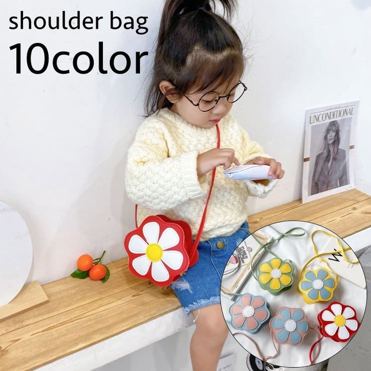 ポシェットを下げたプラチナフォックスさんの子供 ポシェットを下げたプラチナフォックスさんの子供