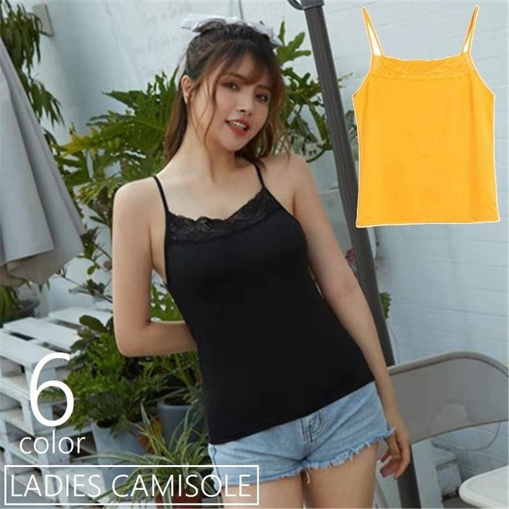 キャミソールの女性 