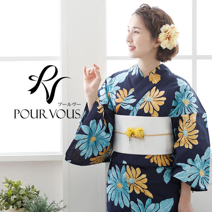 Bアンティーク大きいサイズお仕立て上がり正絹振袖 薄クリーム地に  