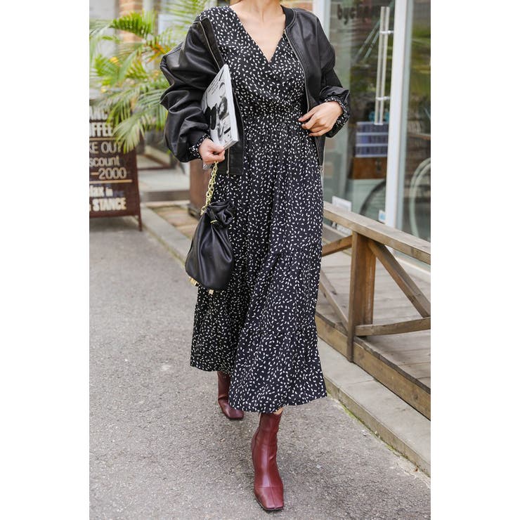 魅力的なVネックロングワンピース デコルテ 鎖骨見せ[品番