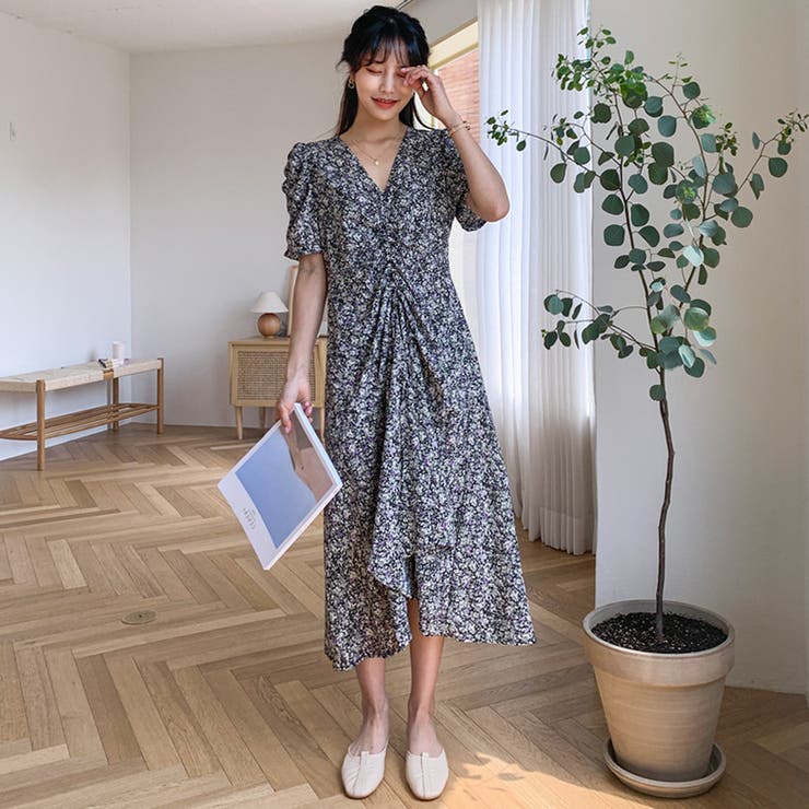 Vネックシャーリングワンピース ロングワンピース 花柄[品番