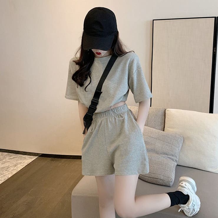 セットアップ クロップド半袖Tシャツ ショートパンツ スリム 2点セット クロップド丈Tシャツ＆ショートパンツ[品番