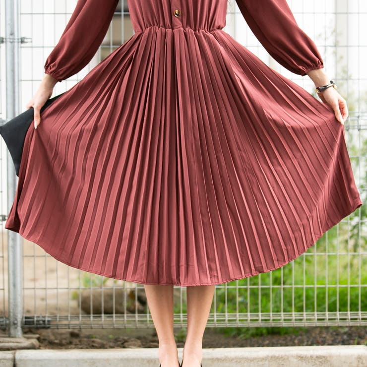 オフショルダー前釦 プリーツロング長袖ワンピース[品番：PPNW0000681