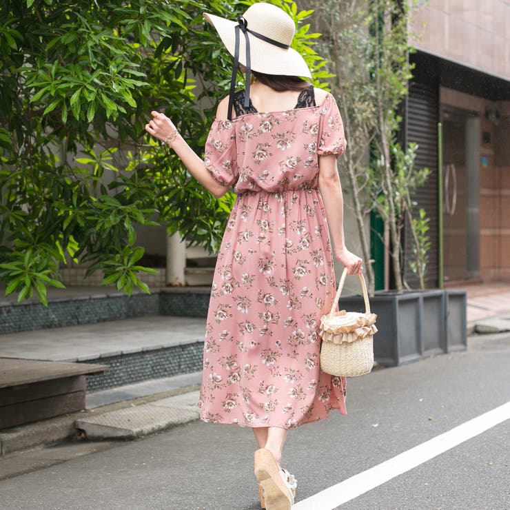 新品✨magda butrym  ローズモチーフショルダーパッドワンピース 新品✨magda butrym H&M ローズモチーフショルダーパッドワンピース