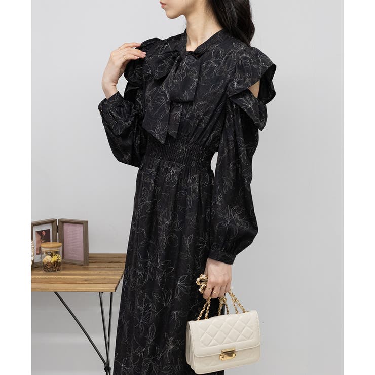 フェンディ　バックリボン　ワンピース　ラッフル袖　ボウタイ　サイドライン　黒 CELFORD セルフォード ボウタイAラインプリーツワンピース ネイビー/M