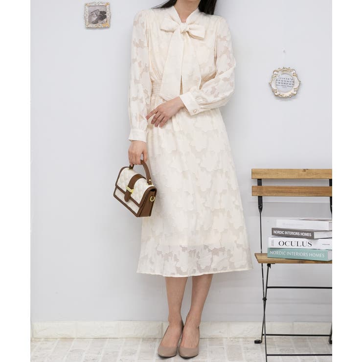 美品✨バーバリーロンドン　ボタニカルプリント　シアーワンピース ボウタイ 美品✨バーバリーロンドン ボタニカルプリント シアーワンピース