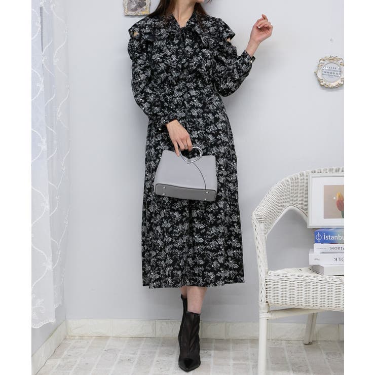 肩あき リボンタイ フリル使い花柄ロングワンピース[品番 肩あき リボンタイ フリル使い花柄ロングワンピース[品番