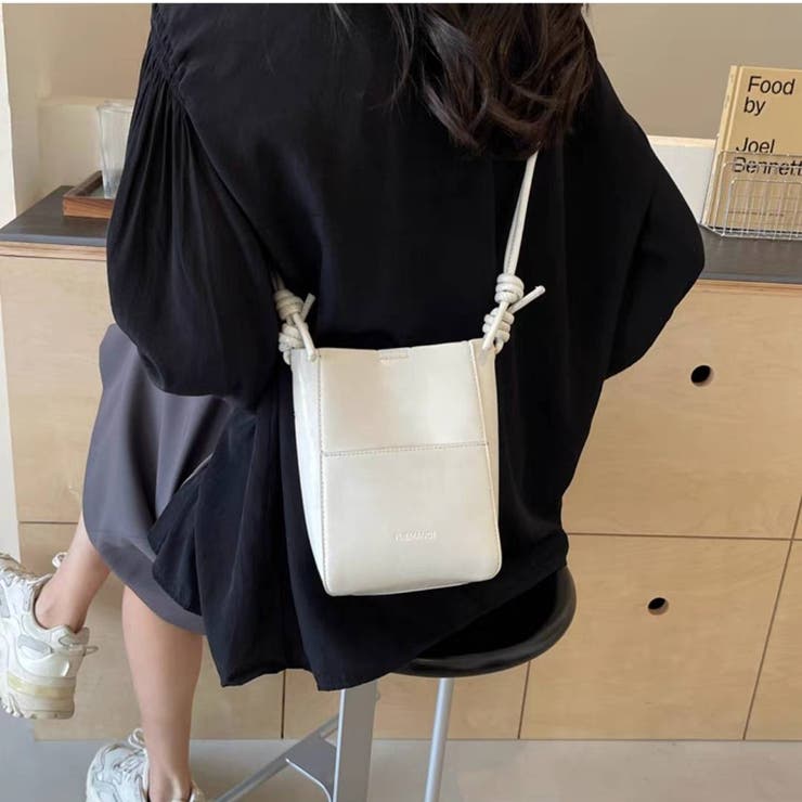 アイボリー | フェイクレザー サコッシュ BAG | Pumpkin  Port