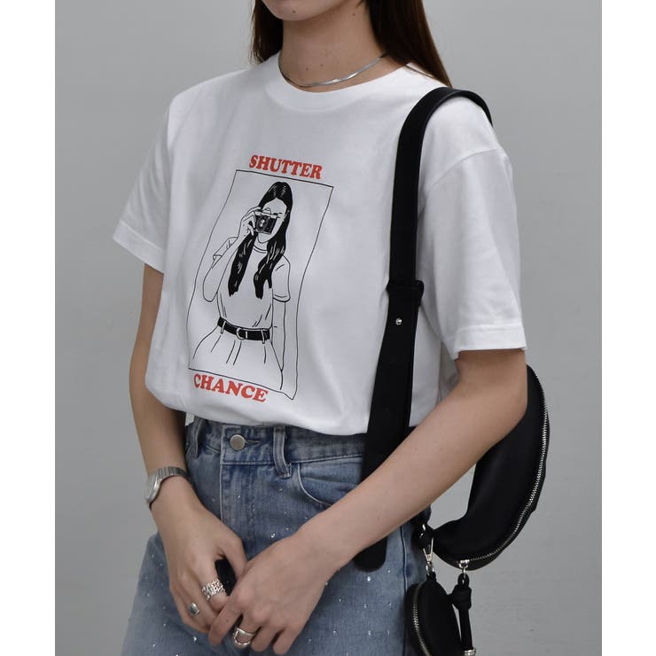 ホワイト | SHUTTER CHANCE  デザインプリントTシャツ | ＆soiree