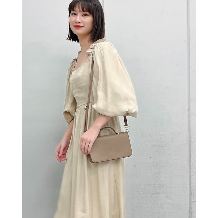 バッグリボンワンピース　レディース　春服　夏服　ベージュ　背中開き　韓国