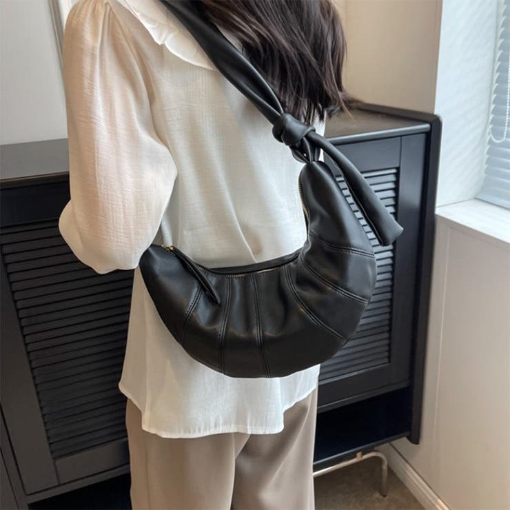 ☆韓国の人気☆【LOEUVRE】☆Sac de Croissan.t☆バッグ☆ クロワッサン ソリッドカラー クロスボディバッグ 韓国