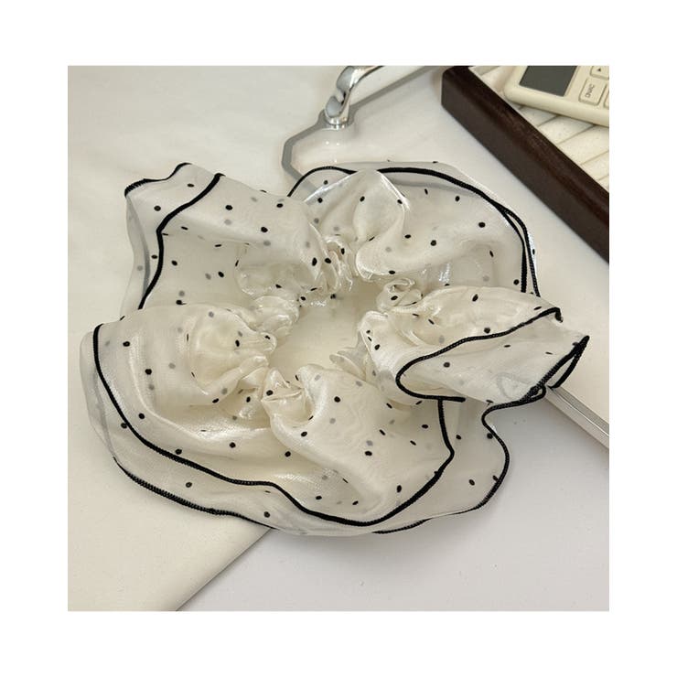 ホワイト | フリルドットシュシュ ビッグフリル モノトーン 水玉 | RAKUku