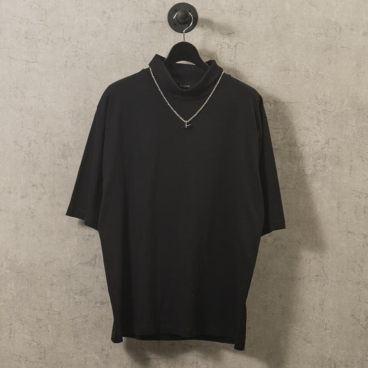BLACK | ネックレス付きタートルTシャツ | REGIEVO