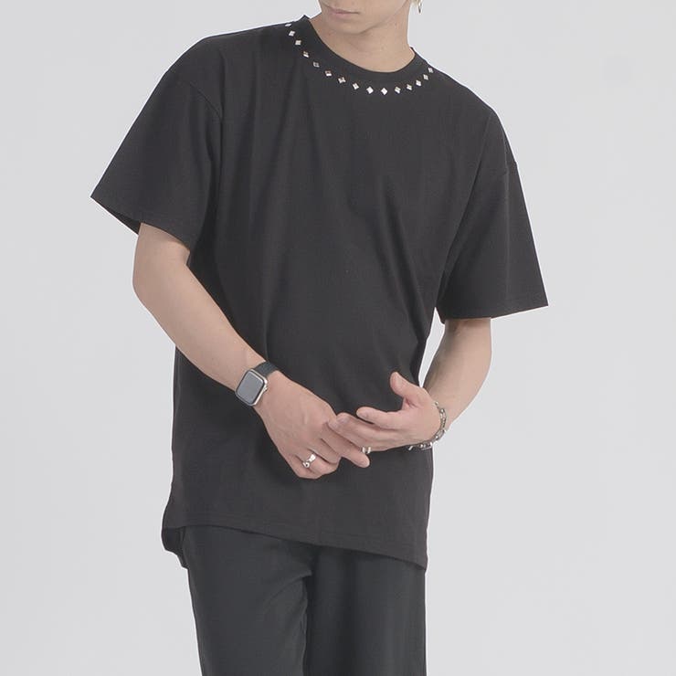 BLACK | ピラミッドスタッズTシャツ | REGIEVO