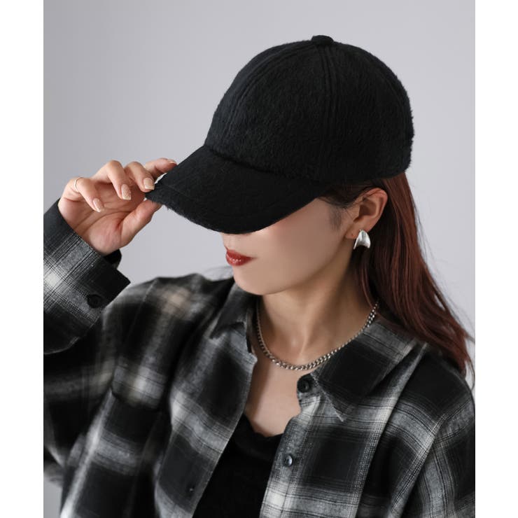 ブラック | レザーベルト付きシャギーキャップ | Riberry