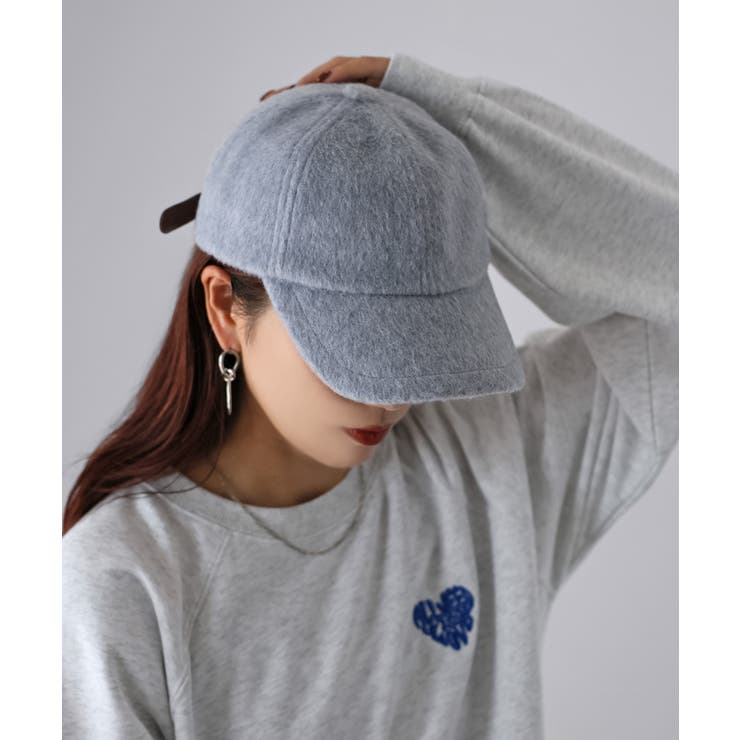 グレー | レザーベルト付きシャギーキャップ | Riberry