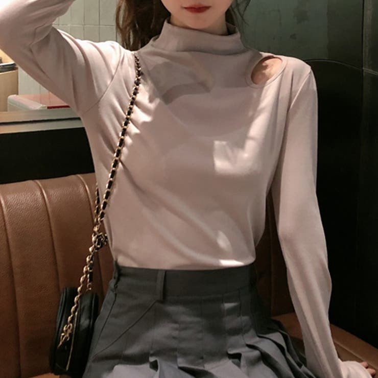 希少アーカイブ✨【慈雨】アシンメトリー　ハイネック　トップス LVEU.（ラブユ.）の「【LVEU.】カットアウトデザインハイネック