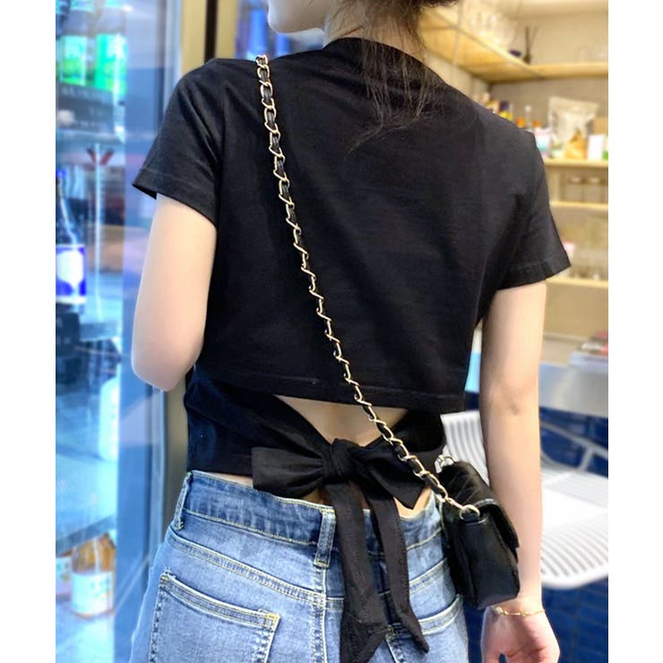 バックシャンで旬な装い ウエスト見せバックリボンTシャツ