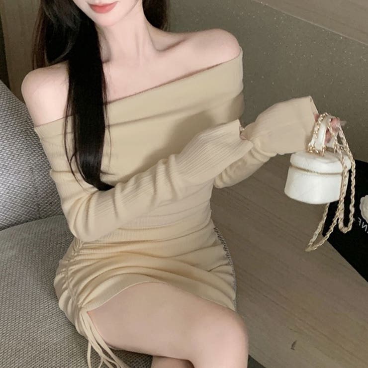 オフショルダーニットワンピース サイドシャーリング ギャザー