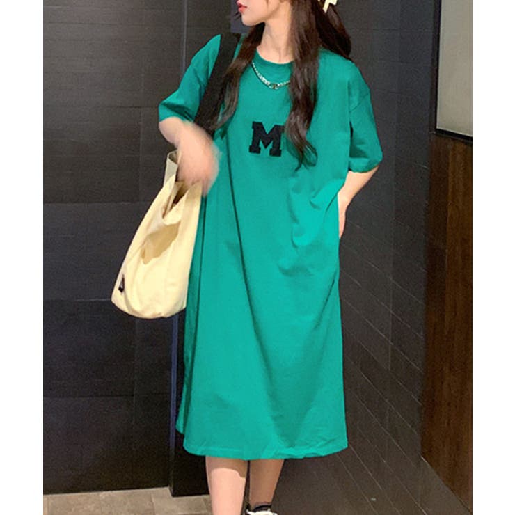 チャーム付きの個性的な1枚 Tシャツワンピース ロゴM[品番
