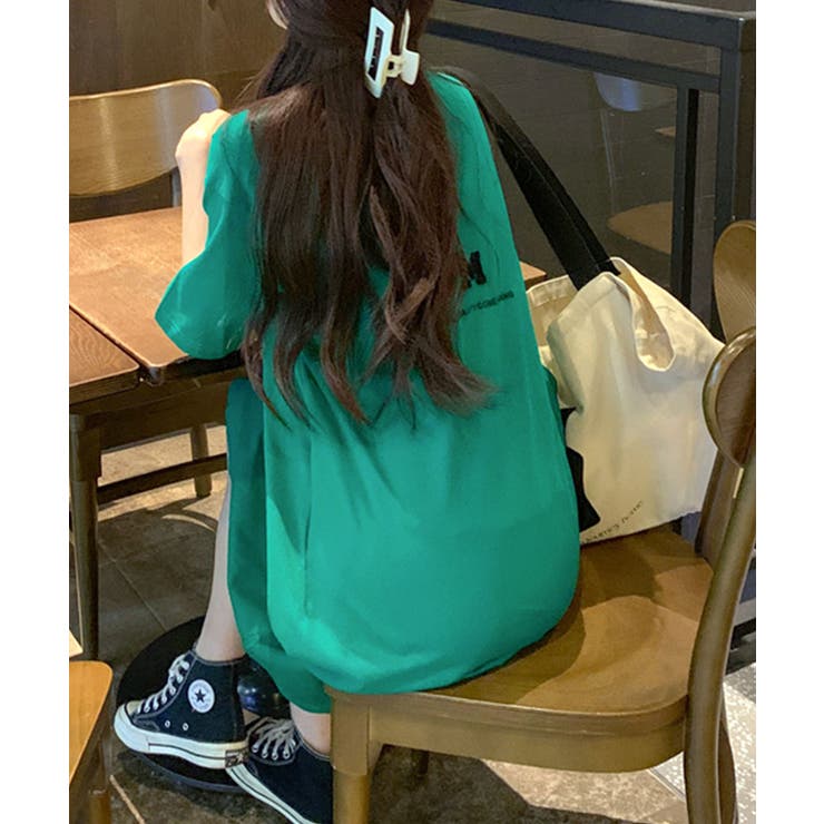 チャーム付きの個性的な1枚 Tシャツワンピース ロゴM[品番