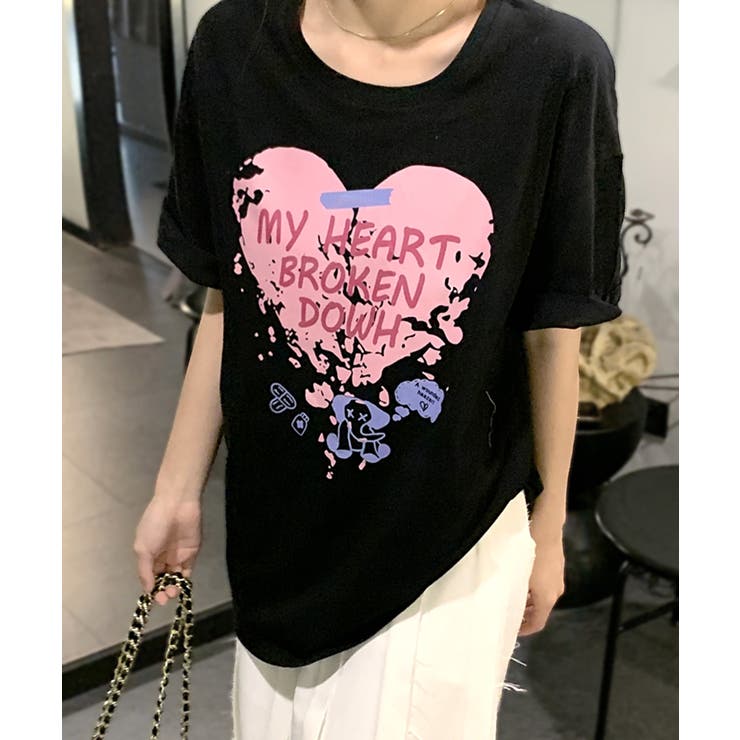 ポップなカラープリントが夏らしいアイテム ハートプリントTシャツ