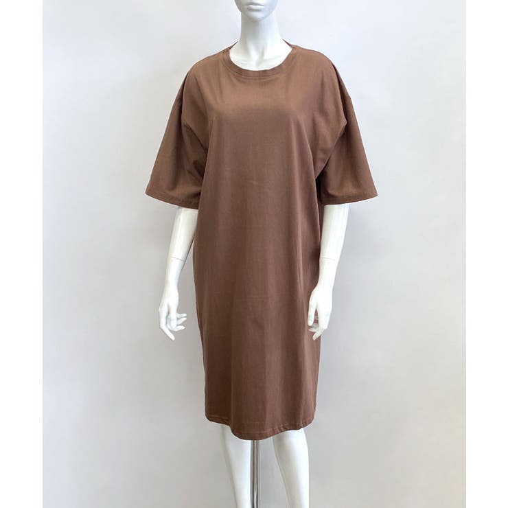 ドロップショルダーでゆったりラフに Tシャツワンピース 膝丈
