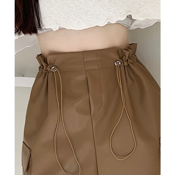 カーゴフェイクレザーミニスカート　インナー付きパンツ　ブラック カーゴミニスカート フェイクレザー インナーパンツ付き[品番
