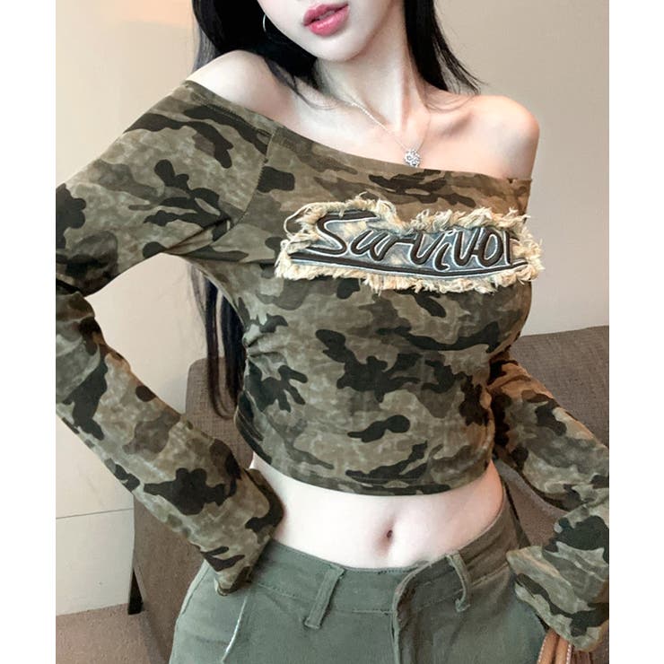カーキ | 迷彩柄オフショルトップス ロゴ刺繍 オフショルダー | Riff