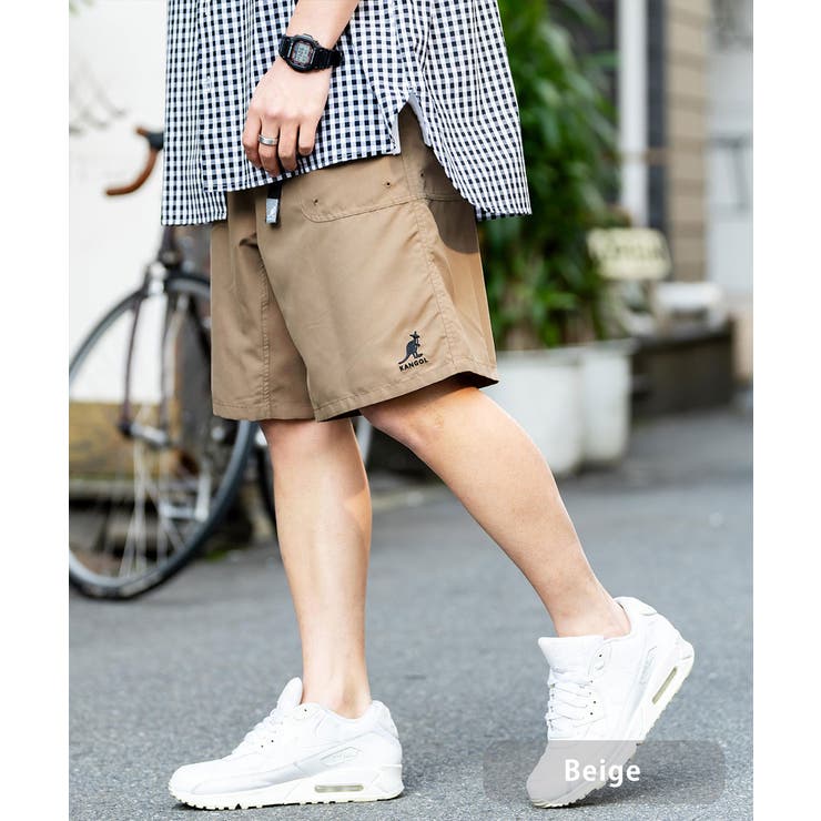 ベージュ