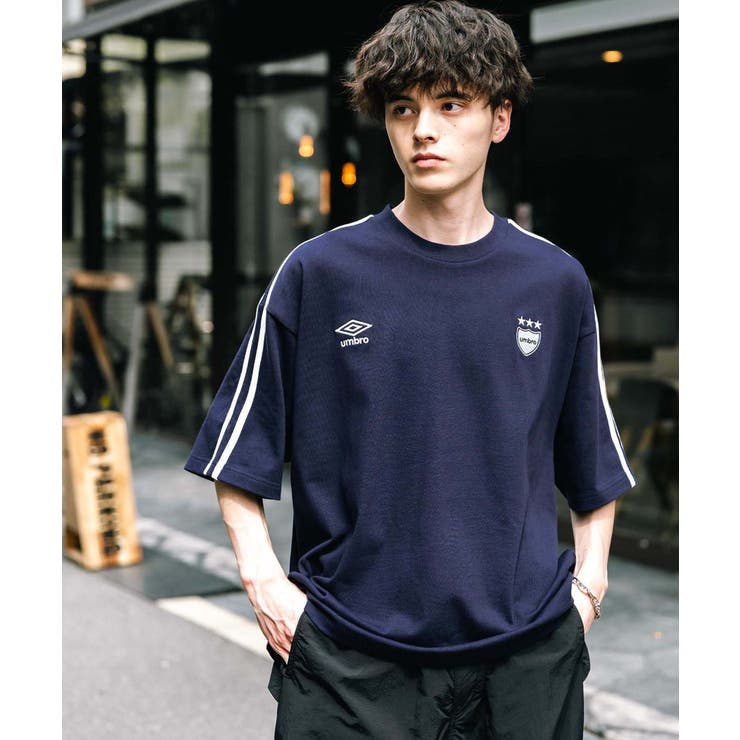 umbro Tシャツとジョガーパンツとウィンドウブレーカーのセット umbro Tシャツとジョガーパンツとウィンドウブレーカーのセット