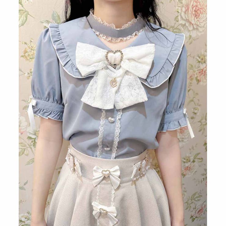 パールチェーンリボンブローチ付ブラウス[品番：RJTW0002436
